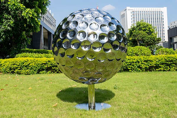 Creative steel golfball sculpture for garden decoration